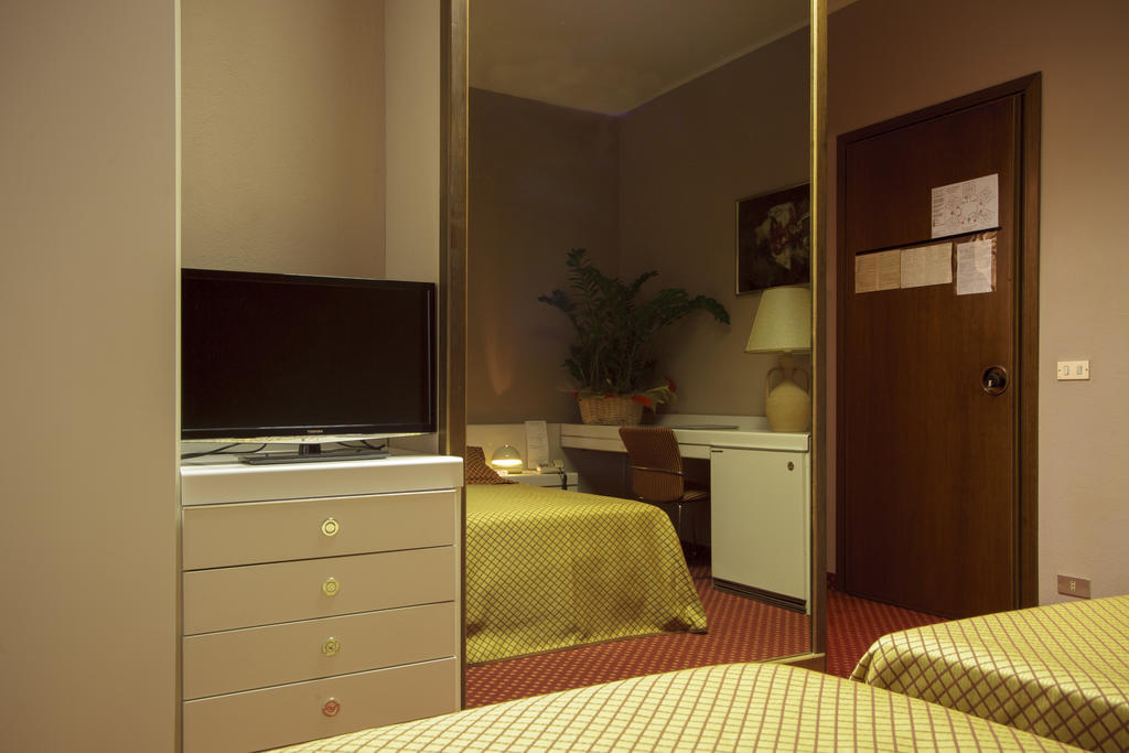 Hotel I Diamanti Garlasco Room photo